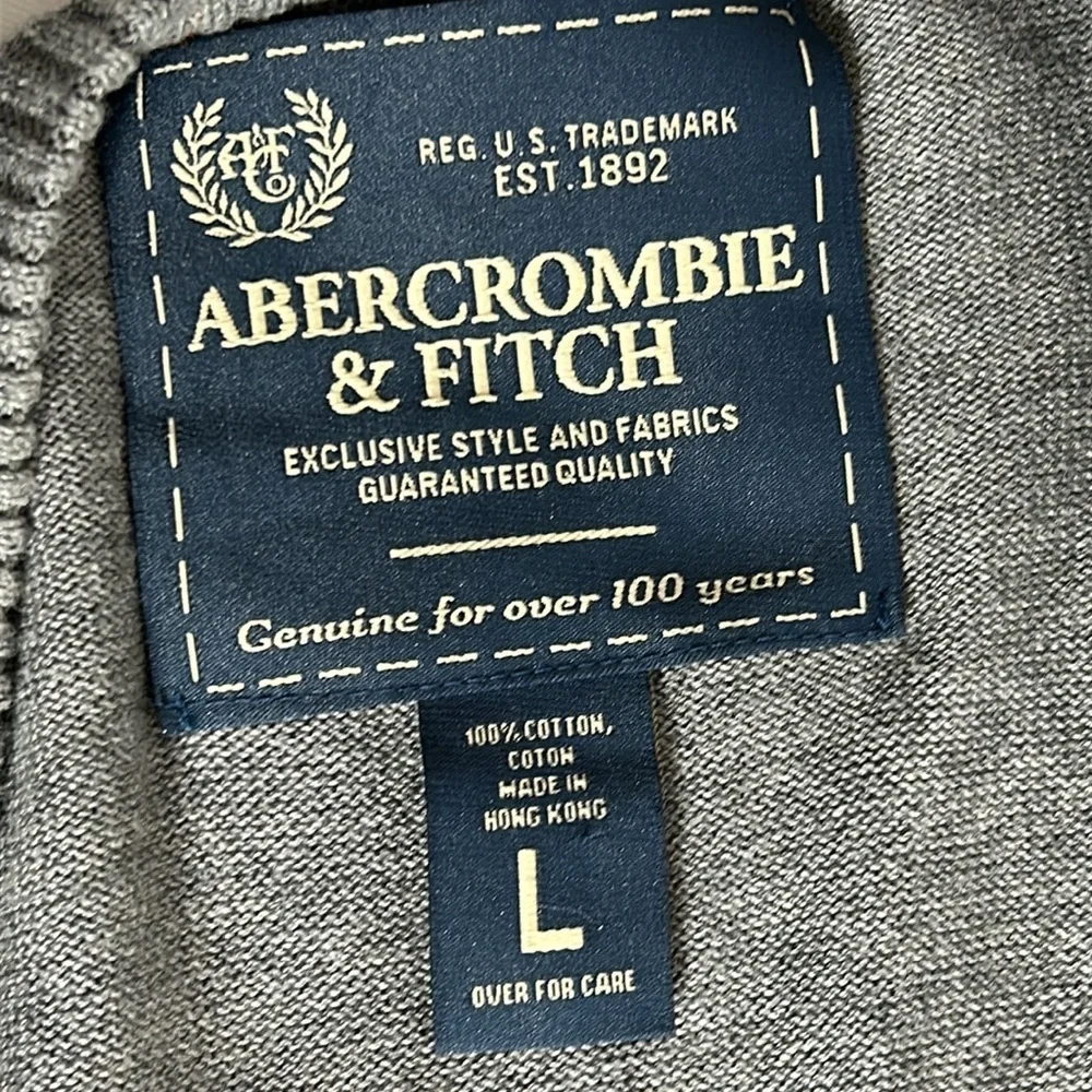Abercrombie and Fitch Men’s Size Large Gray Long Sleeve V Neck Pullover Sweater